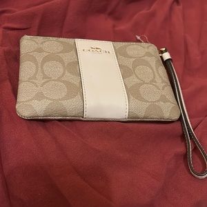 REDUCED!!NWOT Coach wristlet